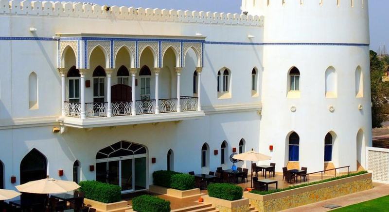 فندق صحار بيتش المظهر الخارجي الصورة